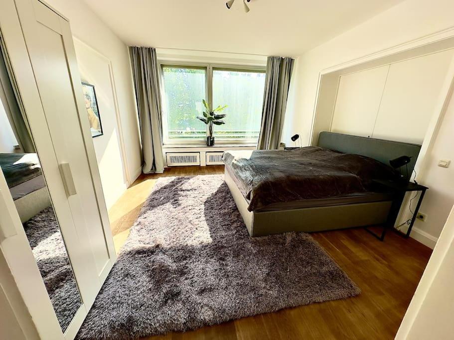 Spectecular Rhineview Fair Parking Luxury 12 Pers Apartment Düsseldorf
